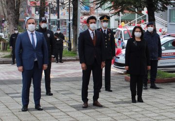 23 Nisan Ulusal Egemenlik Ve Çocuk Bayramı Çelenk Sunma Töreni