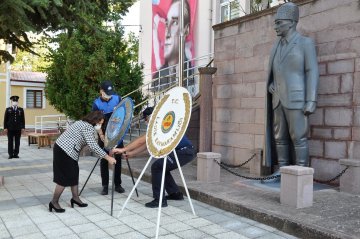 29 Ekim Cumhuriyet Bayramı Çelenk Sunma Töreni İle Başladı